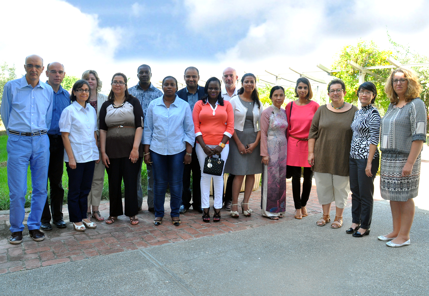 Photo_groupe_avec_formateurs_MOOC_AUF_FUN_Tunis